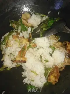 Make Eggs and blue rice step 6