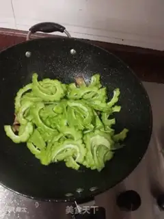 Make Pork-dry, bitter melon step 3