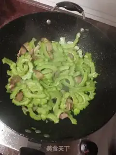 Make Pork-dry, bitter melon step 4
