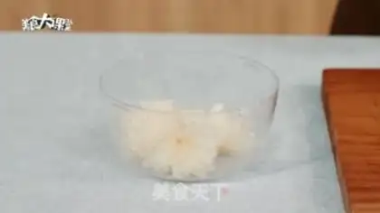 Make Silver spoons of ice cream and Sydney step 0