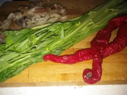 Make Celery with pig skin step 0