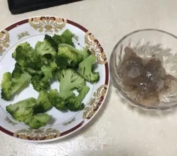 Make Shrimp broccoli step 1