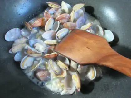 Make Spicy clams step 3