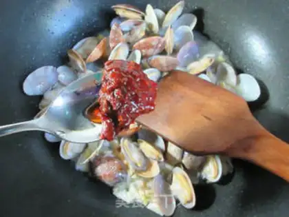 Make Spicy clams step 4