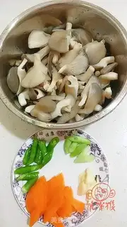 Make Scrambled mushrooms step 1