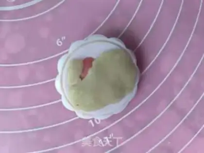 Make Toon ice cream mooncake step 7