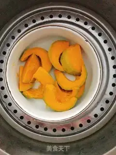 Make Pumpkin red loaf step 1