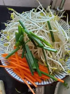 Make Hot bean sprouts step 0