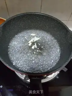 Make Hot bean sprouts step 1