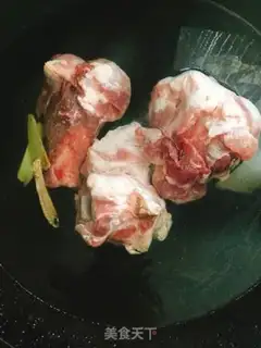 Make Bone soup mushroom congee step 1