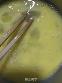 Make Scrambled eggs step 1