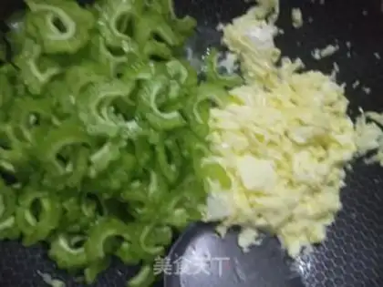 Make Scrambled eggs step 2