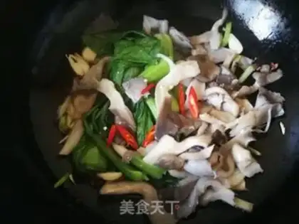 Make Shanghai has fried mushrooms step 3