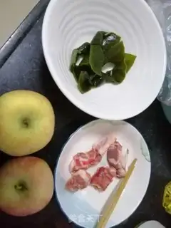 Make Apple ribs, seaweed soup step 0
