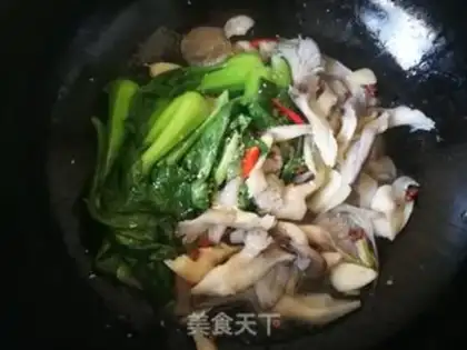 Make Shanghai has fried mushrooms step 4