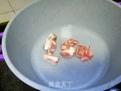 Make Apple ribs, seaweed soup step 1