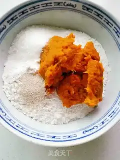 Make Pumpkin cut the buns step 4