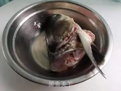 Make Worm grass and fish head soup step 1