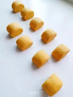 Make Pumpkin cut the buns step 11