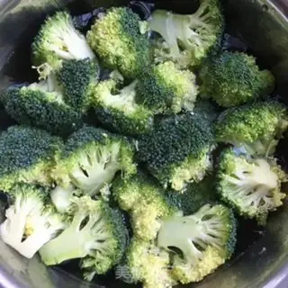 Make Garlic broccoli step 0