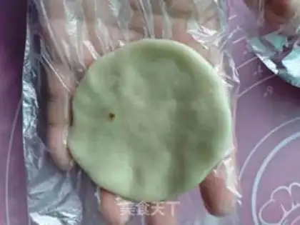 Make Tea ice-cream mooncake step 6