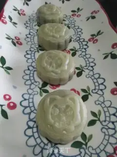 Make Tea ice-cream mooncake step 11