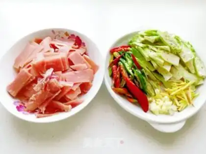 Make Autumn fried meat step 1