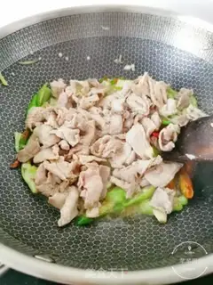 Make Autumn fried meat step 7