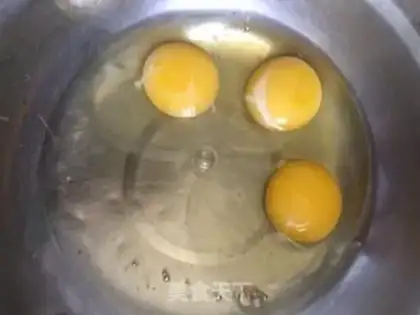 Make Three pieces of rice powder step 2