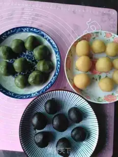 Make ♪ The pink pink mooncake ♪ step 3