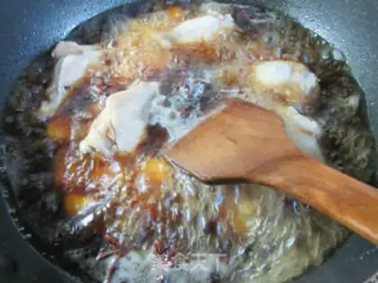 Make Chestnut fried chicken wings step 8