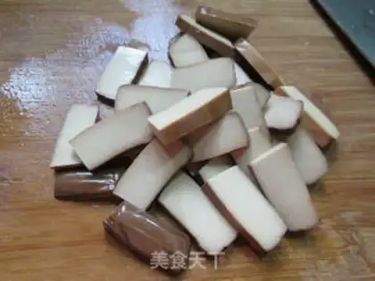 Make Onion fried eggs dry step 1