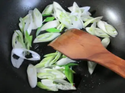 Make Onion fried eggs dry step 2