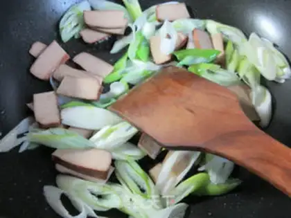 Make Onion fried eggs dry step 3