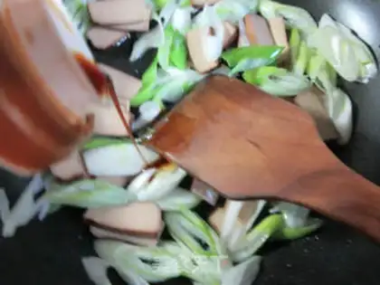 Make Onion fried eggs dry step 4