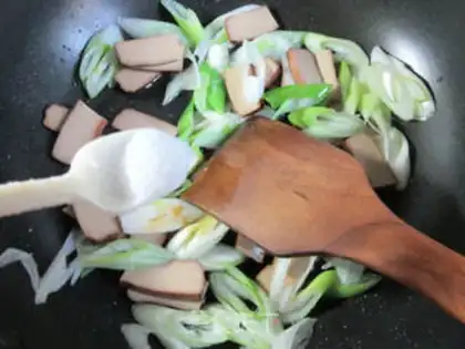 Make Onion fried eggs dry step 5