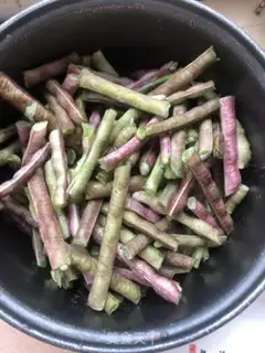 Make Five bouquets of bean soup step 0