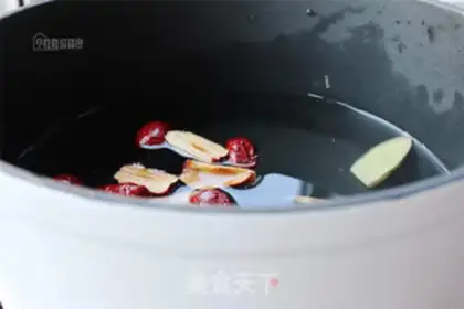 Make Red sugar, old ginger and potatoes step 4
