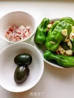 Make Pyramid eggs step 1