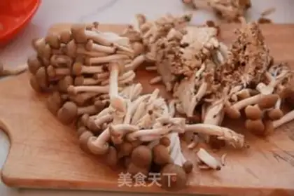 Make Crab mushrooms and shrimp soup step 1