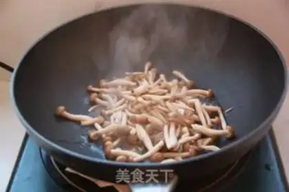 Make Crab mushrooms and shrimp soup step 4