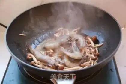 Make Crab mushrooms and shrimp soup step 5