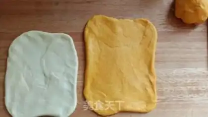 Make Pumpkin Double Roll step 4