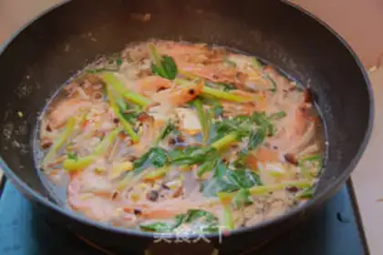 Make Crab mushrooms and shrimp soup step 10