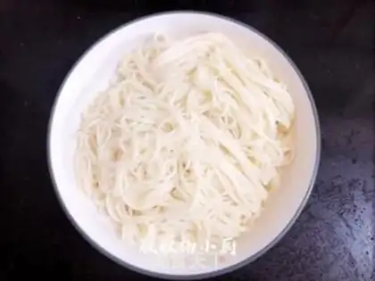 Make Spicy noodles step 4