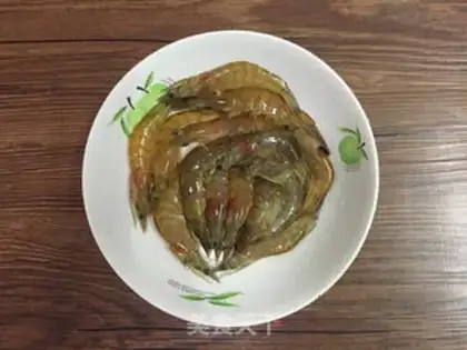 Make Garlic fan shrimp step 1