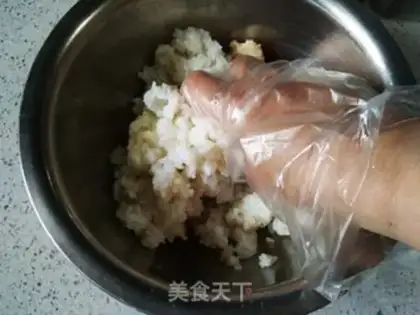 Make Riceball step 2