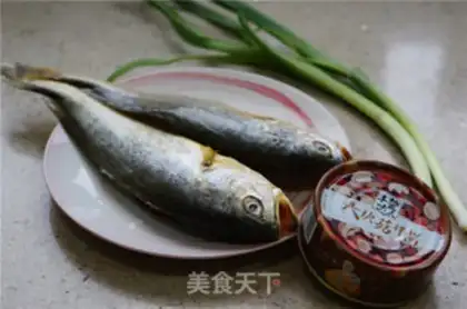Make Garlic and yellow fish step 0