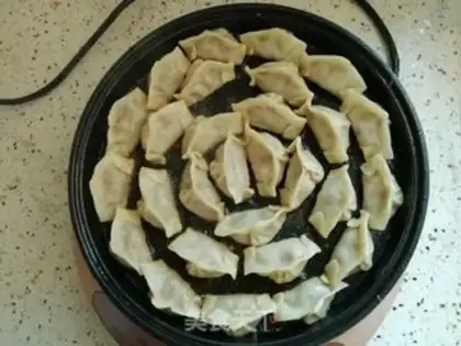 Make Three fried dumplings carrying eggs step 8
