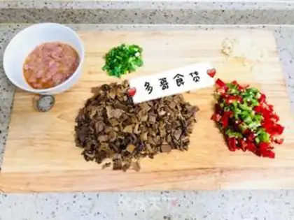Make Three fried dumplings carrying eggs step 11